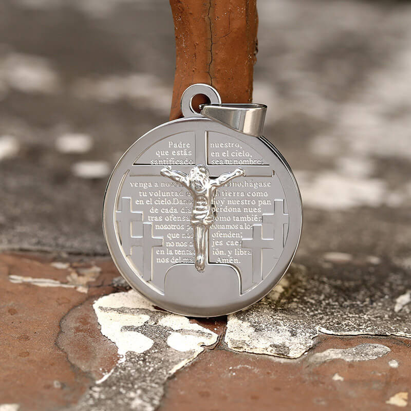 11881-round-shaped-crucifixion-of-jesus-cross-pendant-3.jpg Round Shaped Crucifixion of Jesus Cross Pendant