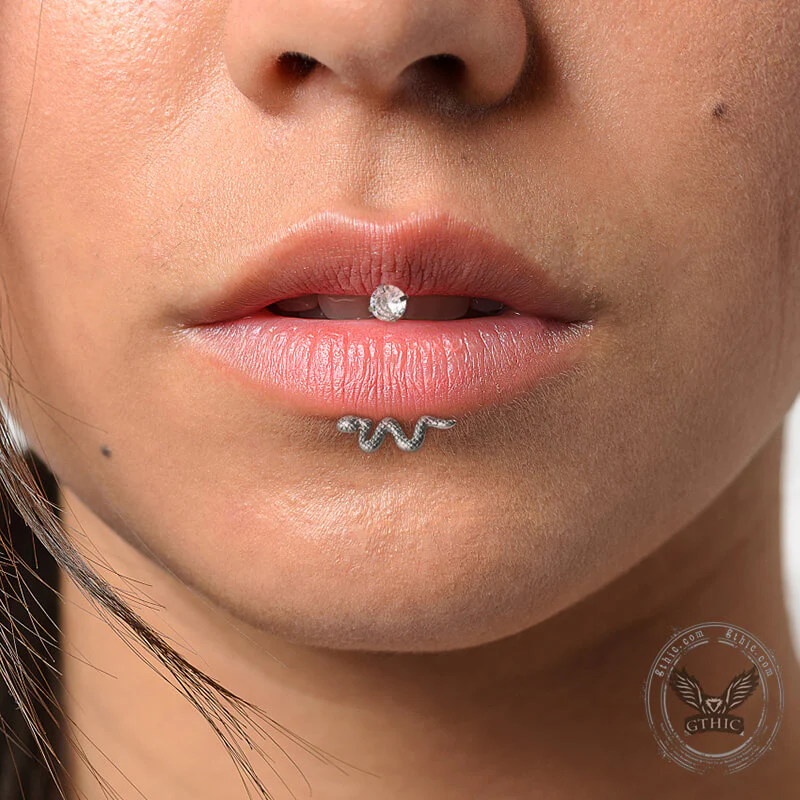 12822-16g-snake-design-stainless-steel-horseshoe-lip-ring-2.webp 16G Snake Design Stainless Steel Horseshoe Lip Ring
