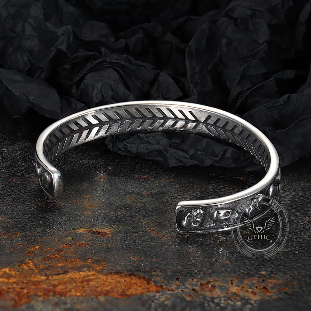 16606-gothic-skull-fishbone-stainless-steel-open-bracelet-9.webp Gothic Skull Fishbone Stainless Steel Open Bracelet
