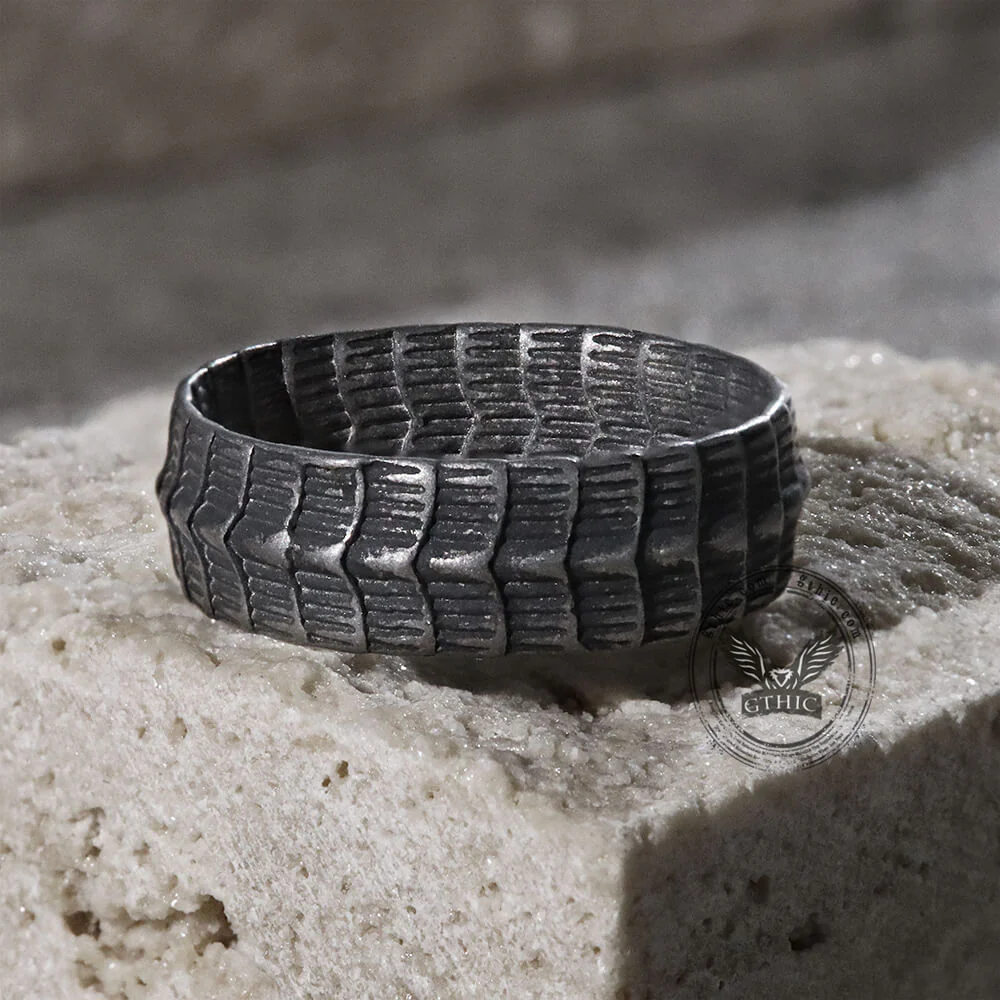 5511-dragon-spine-stainless-steel-ring-3.webp Dragon Spine Stainless Steel Ring