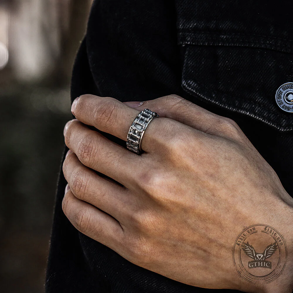 5853-vintage-motorcycle-chain-stainless-steel-spinner-ring-2.webp Vintage Motorcycle Chain Stainless Steel Spinner Ring